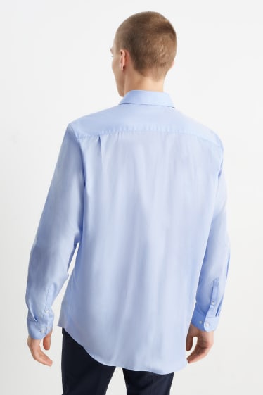 Uomo - Camicia business - regular fit - colletto all’italiana - facile da stirare - azzurro