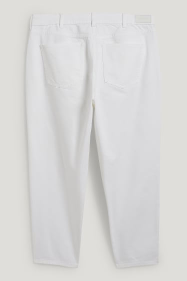 Femmes grandes tailles - CLOCKHOUSE - mom jean - high waist - blanc