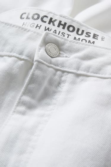 Femmes grandes tailles - CLOCKHOUSE - mom jean - high waist - blanc
