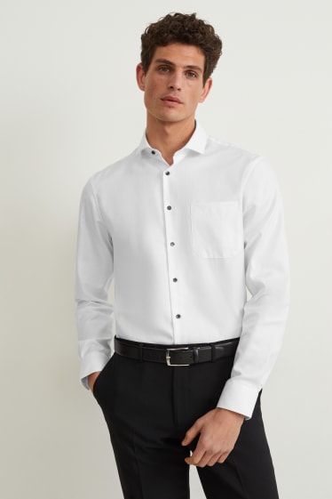 Herren - Businesshemd - Regular Fit - Cutaway - bügelleicht - cremeweiß