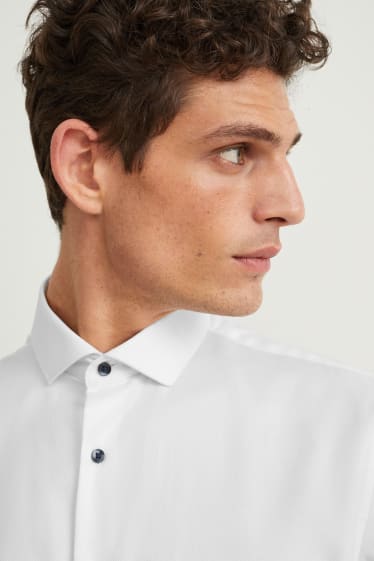 Herren - Businesshemd - Regular Fit - Cutaway - bügelleicht - cremeweiß