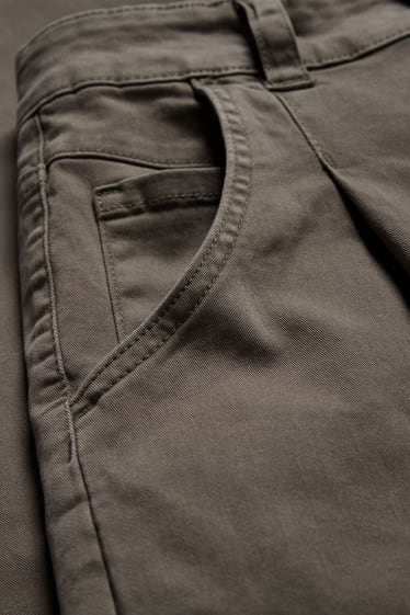 Dona - Xinos - mid waist - tapered fit - verd