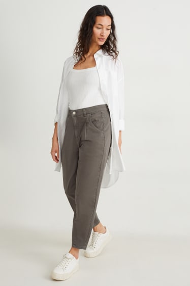 Dona - Xinos - mid waist - tapered fit - verd