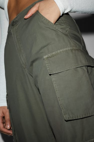 Clockhouse femme - CLOCKHOUSE - pantalon cargo - mid waist - relaxed fit - vert