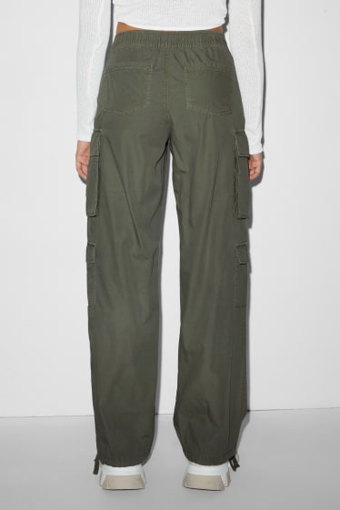 Clockhouse femme - CLOCKHOUSE - pantalon cargo - mid waist - relaxed fit - vert