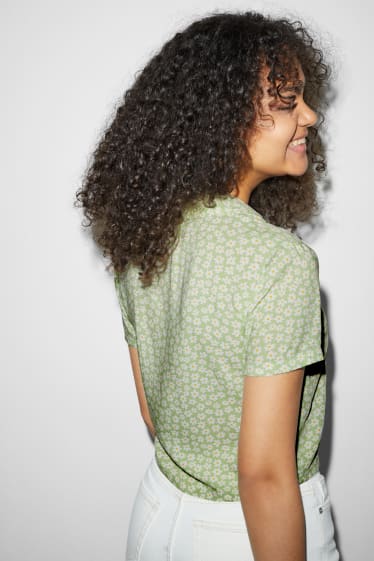 Clockhouse Girls - CLOCKHOUSE - blusa taglio corto - a fiori - verde chiaro