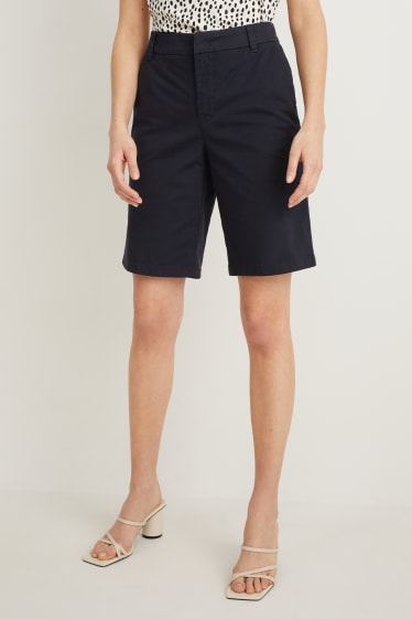 Women - Basic Bermuda shorts - mid-rise waist - dark blue
