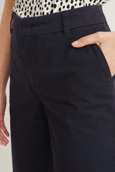 Women - Basic Bermuda shorts - mid-rise waist - dark blue
