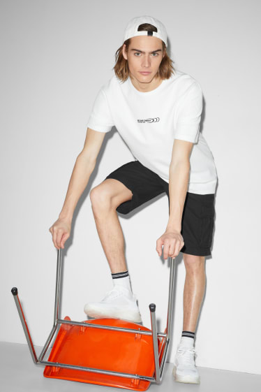 Clockhouse Boys - Shorts cargo con cintura - nero