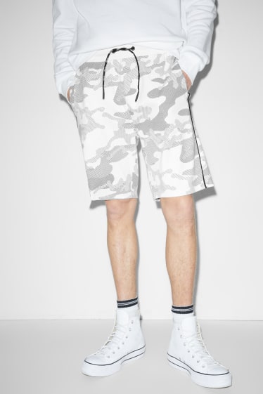 Clockhouse Boys - Sweatshorts - weiß
