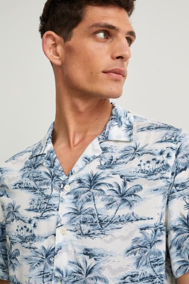 Hombre - Camisa - slim fit - cuello solapa - blanco / azul claro