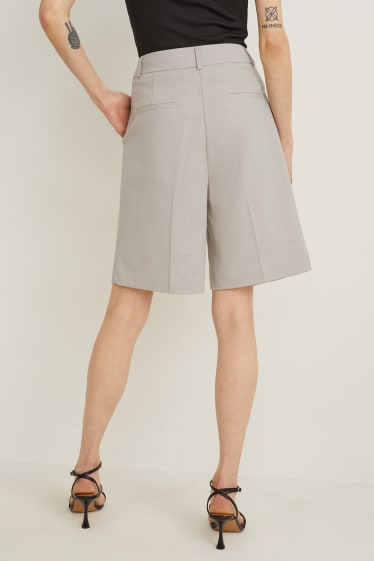 Women - Business Bermuda shorts - high waist - light beige