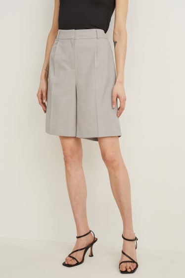 Women - Business Bermuda shorts - high waist - light beige