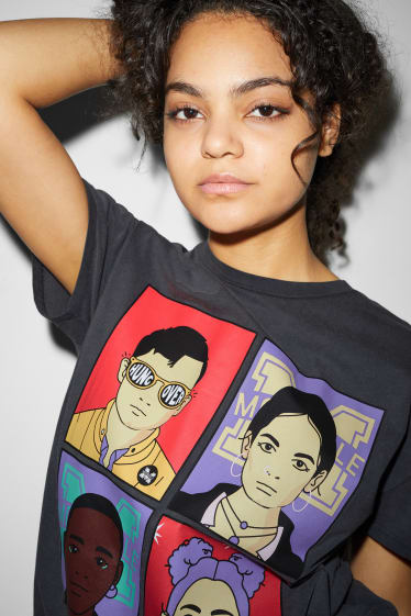 Exclu web - CLOCKHOUSE - T-shirt - Netflix - Sex Education - gris foncé