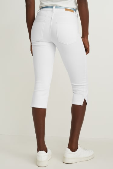 Damen - Capri Jeans mit Gürtel - Mid Waist - Slim Fit - weiss