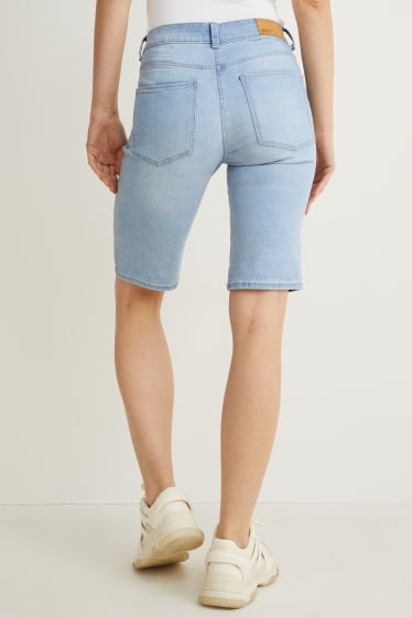 Femei - Bermude de blugi - talie medie - LYCRA® - denim-albastru deschis