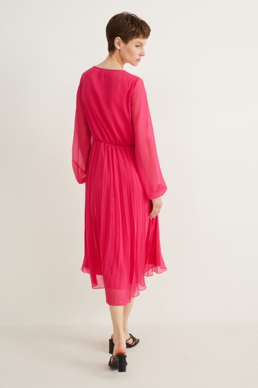Femmes - Robe de gaze - plissée - rose