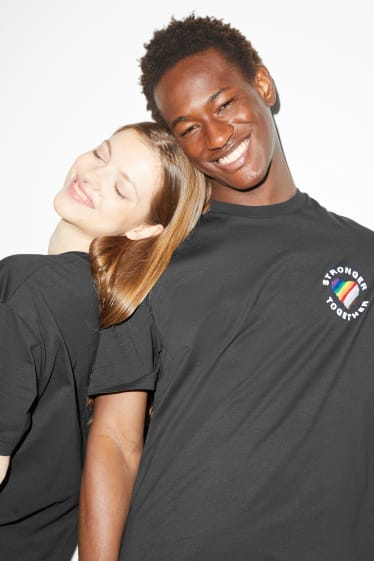 CLOCKHOUSE - T-shirt - unisex - PRIDE - czarny
