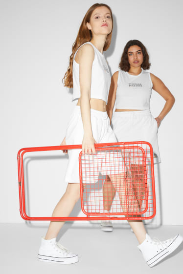 CLOCKHOUSE - top crop - unisex - PRIDE - blanco