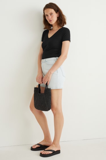 Women - Basic T-shirt - black