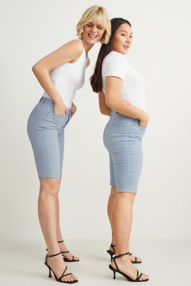 Donna - Bermuda di jeans - vita alta - a righe - bianco / azzurro