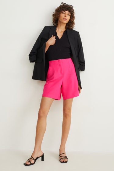 Women - Bermuda shorts - high waist - pink