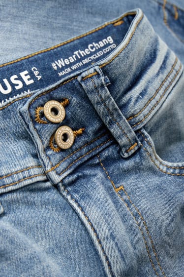 Clockhouse Girls - CLOCKHOUSE - skinny jeans - mid waist - push-up effect - jeanslichtblauw