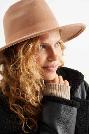 Women - Hat - light brown