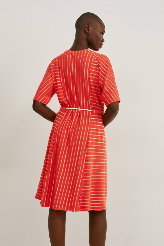 Damen - A-Linien Kleid - Glanz-Effekt - gestreift - rot
