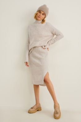 Cashmere skirt - cable knit pattern