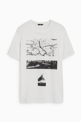 Tricou
