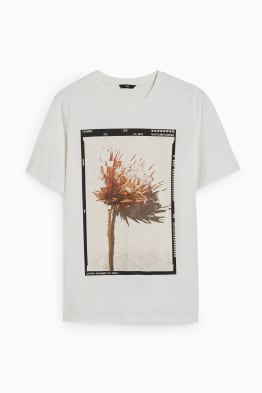 Tricou