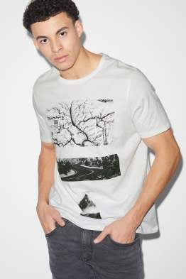Tricou