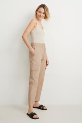 Cargo trousers - mid-rise waist - tapered fit