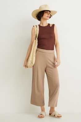 Culottes - mid-rise waist