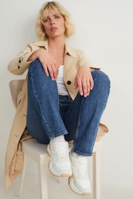 Zapatillas deportivas para mujeres en varios dise os C A