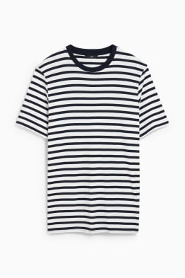 C en a top basic t shirt