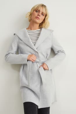 Manteau femme un vestiaire de confort et de style sur C A