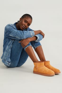 Boots - faux suede