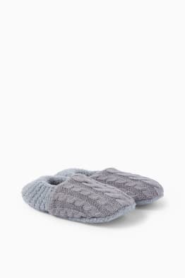 C en top a schoenen