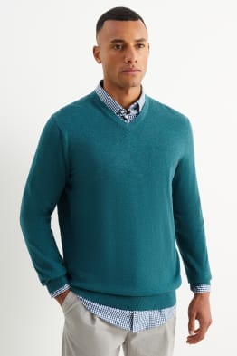 Sweter z delikatnej włóczki i koszula - regular fit - przypinany kołnierzyk