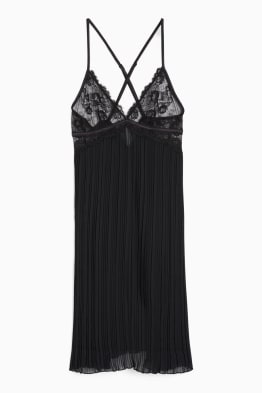 C et a chemise de nuit sale