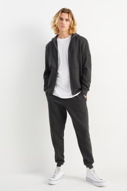 Pantalones de deporte para hombre confort y estilo en C A