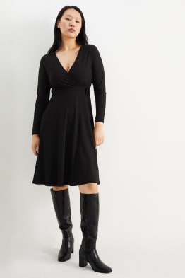 Diversidad de ropa y moda para mujer C A online