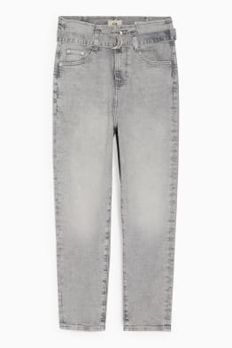 Mom Jeans mit Gürtel - High Waist