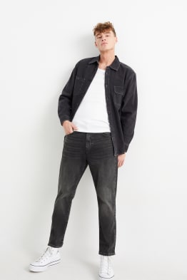 Relaxed tapered jean