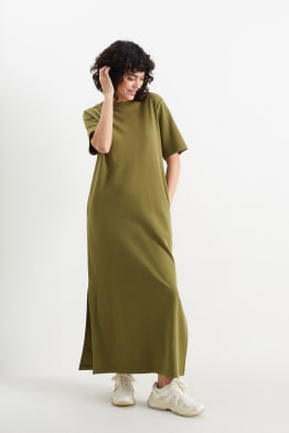Robes de plage dans plusieurs couleurs et tailles C A