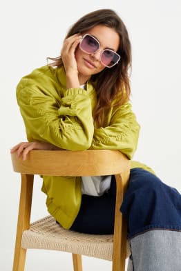 Lunettes de soleil dans plusieurs couleurs et tailles E Shop C A