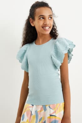 C & clearance a roupa infantil