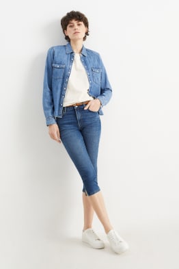 Capri jeans with belt - mid-rise waist - LYCRA®